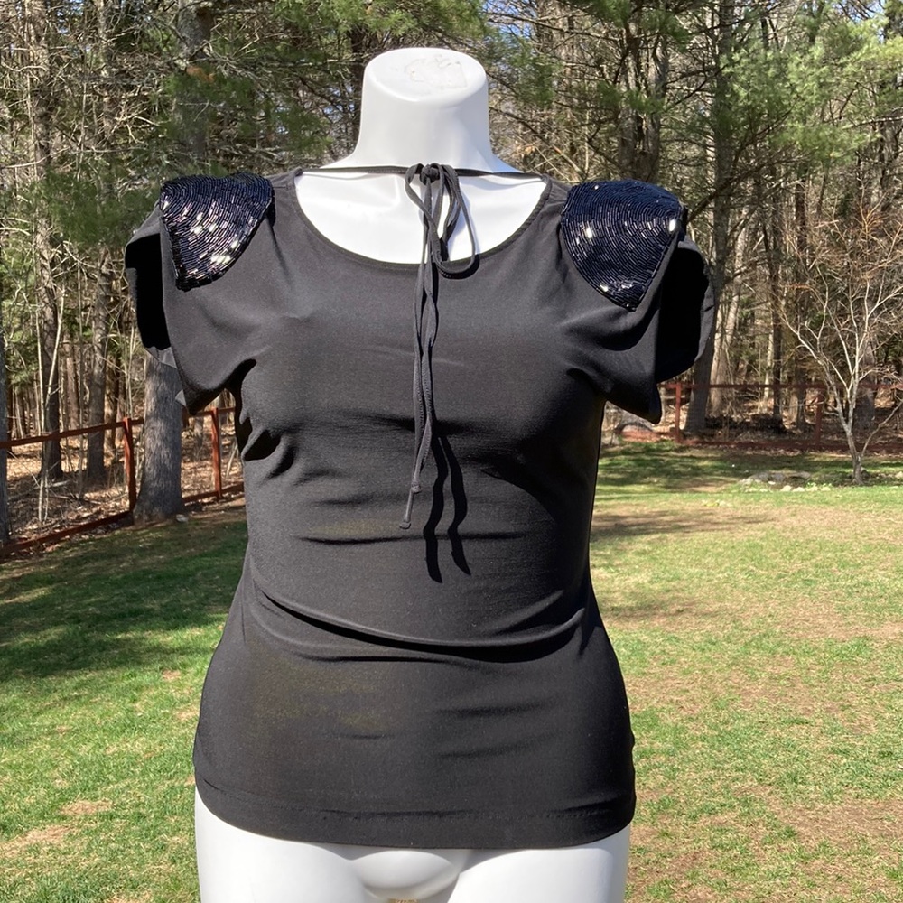 Kenneth Cole Reaction black/gold shimmer beaded shoulder top size M